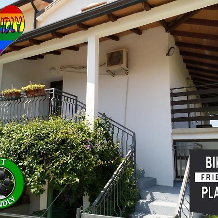 Happy Home Petrovija Exterior photo